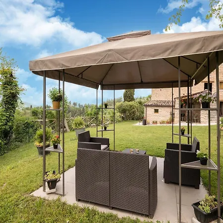 Holiday home Graceful In With Swimming Pool