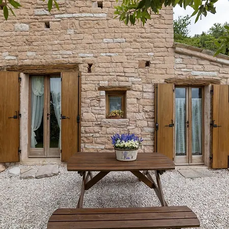 Graceful In With Swimming Pool Holiday home Acqualagna