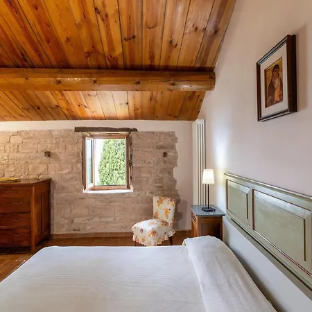 Graceful In With Swimming Pool Holiday home