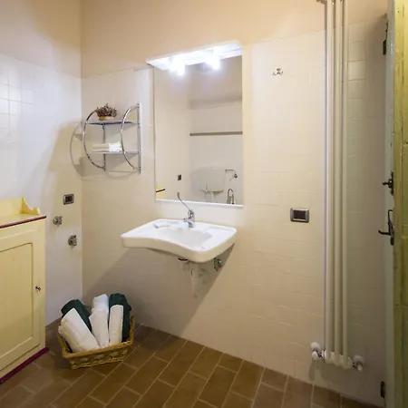 Graceful In With Swimming Pool Holiday home
