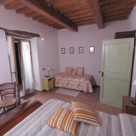 Holiday home Graceful In With Swimming Pool Acqualagna