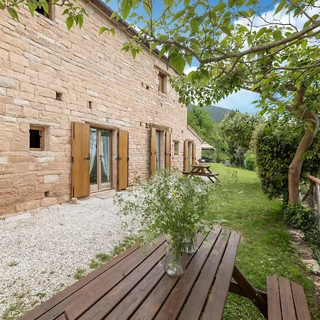 Graceful In With Swimming Pool * Acqualagna