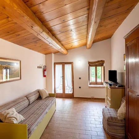 Graceful In With Swimming Pool Дом отдыха